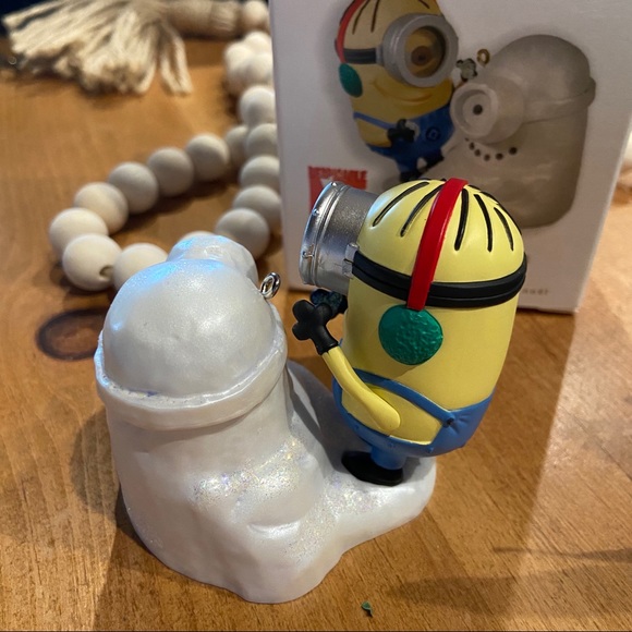 Hallmark Keepsake Ornament Despicable Snowminion - Picture 4 of 5
